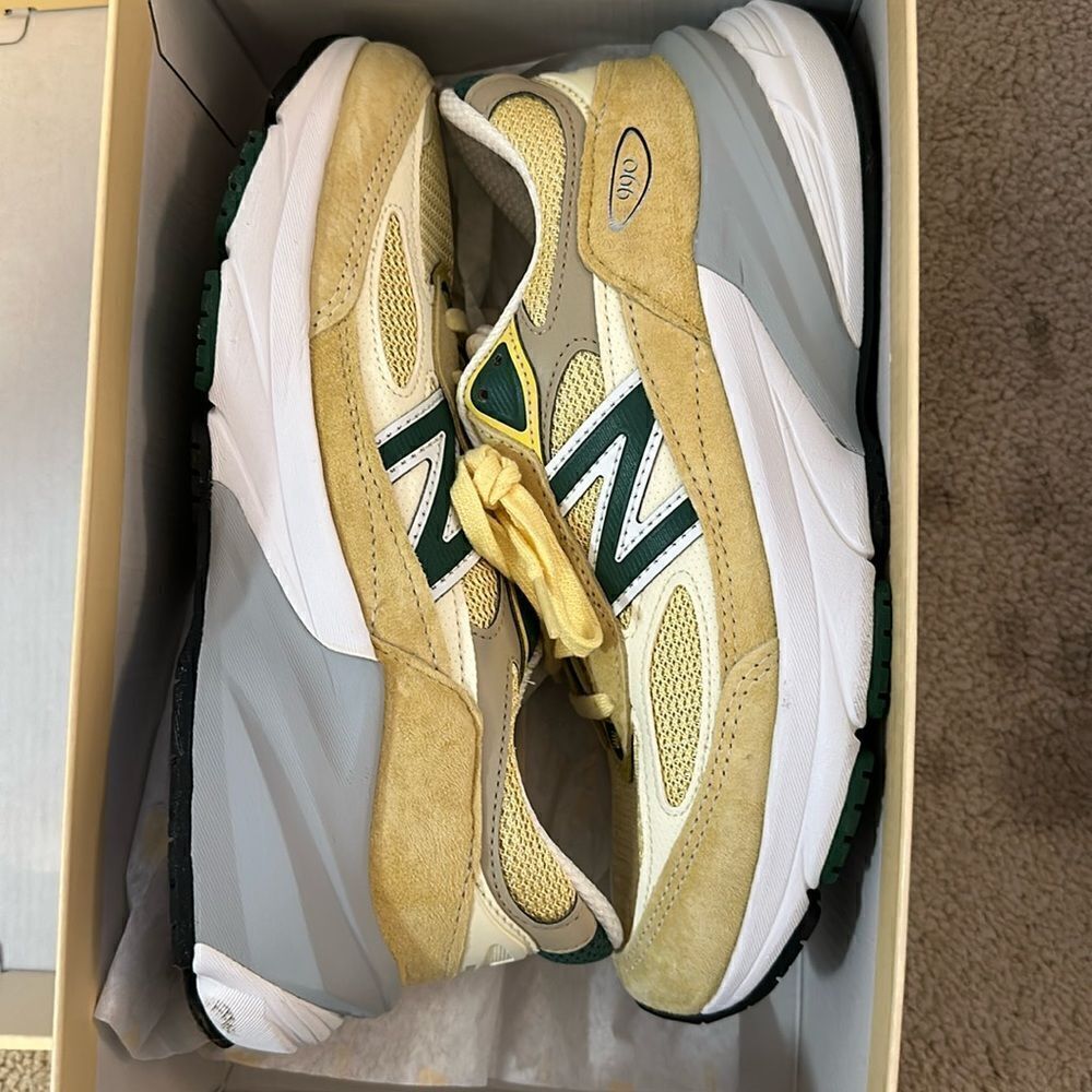New balance women’s 7 yellow and green sneaker